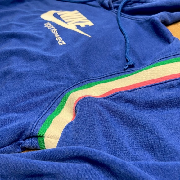 Nike Women’s Retro Heritage Cropped Hoodie - Picture 3 of 5